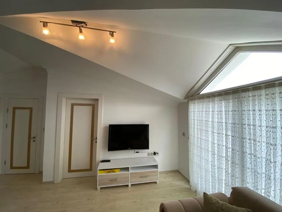 Communal lounge/ TV room in AKBÜK Palace Resıdence