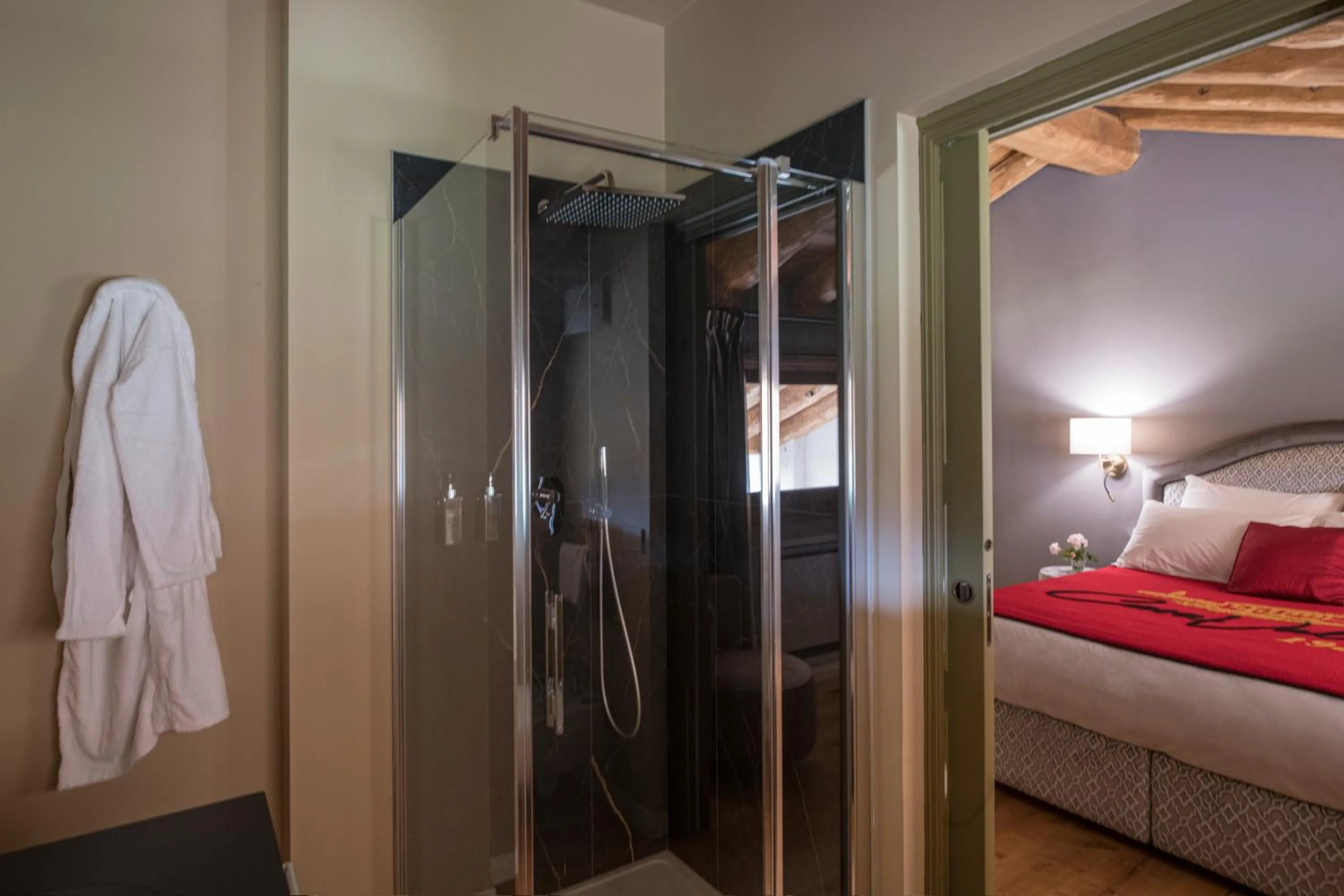 Shower, Bed in Casa Valdo Country House