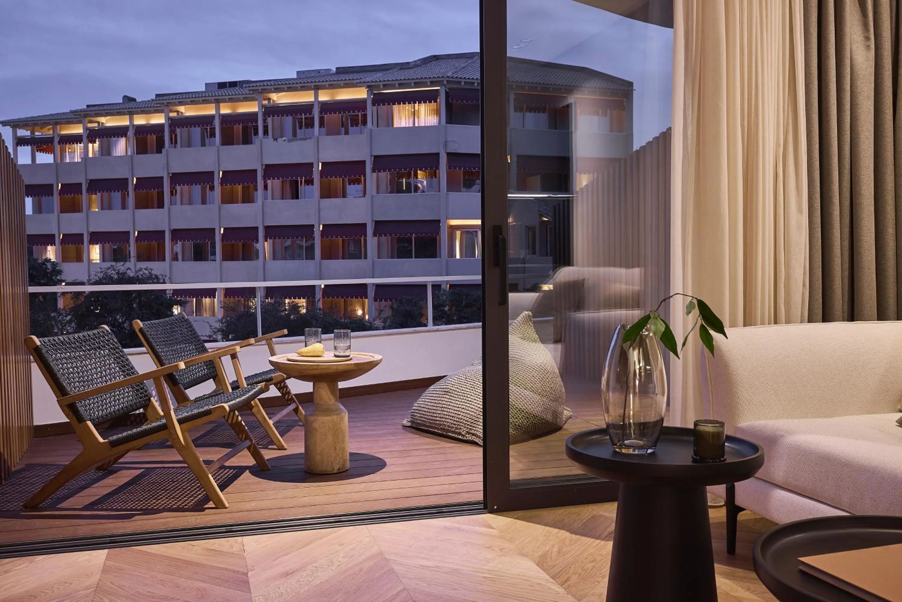 Night in Cama Luxury Suites Kavouri