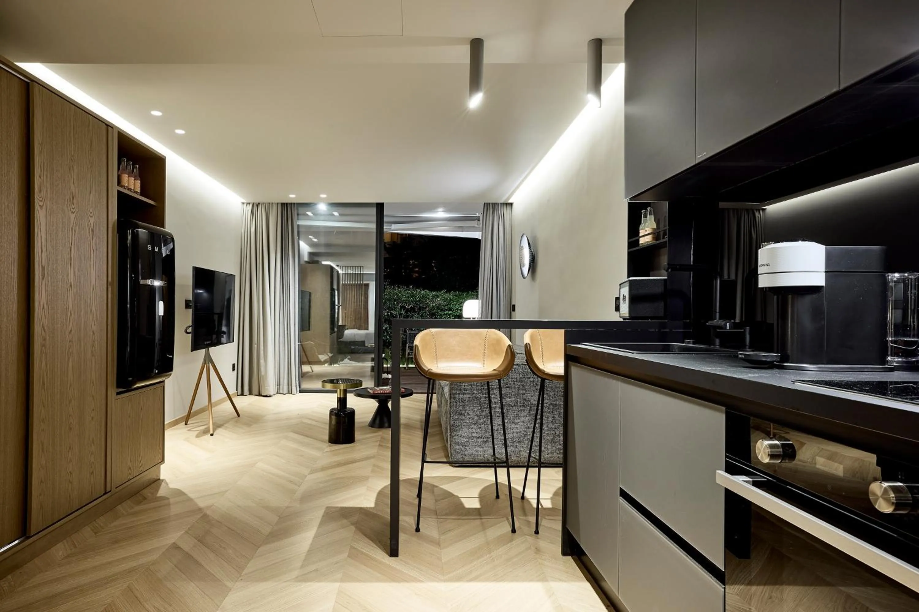 Kitchen or kitchenette in Cama Luxury Suites Kavouri