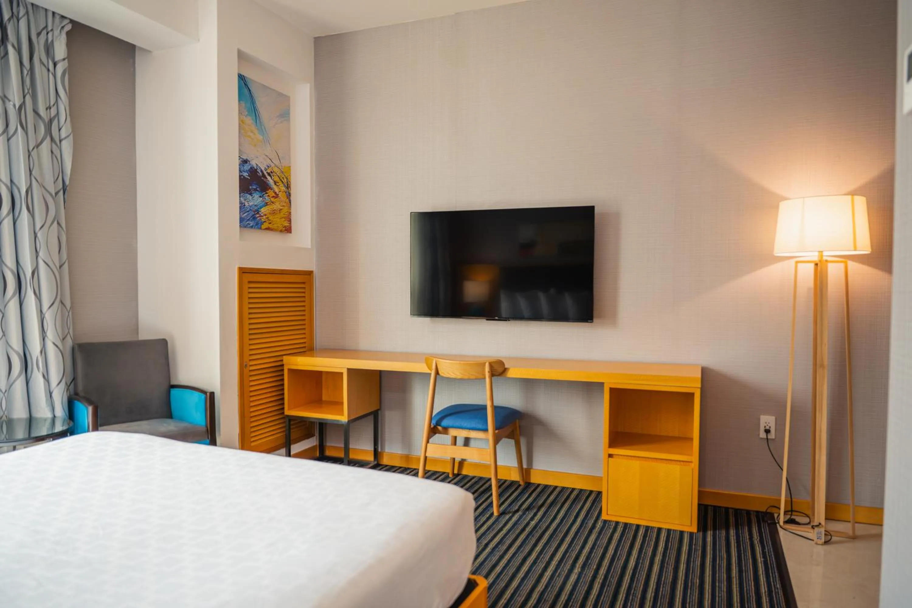 TV and multimedia, Bed in Galaxy Hotel Downtown