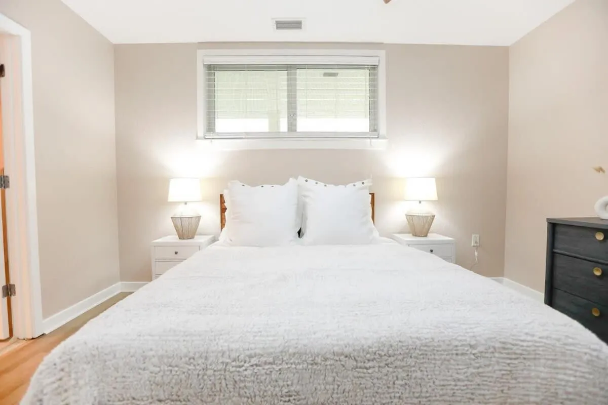 Bed in Sojourn Sanctuary Seaside Escape 3 BR