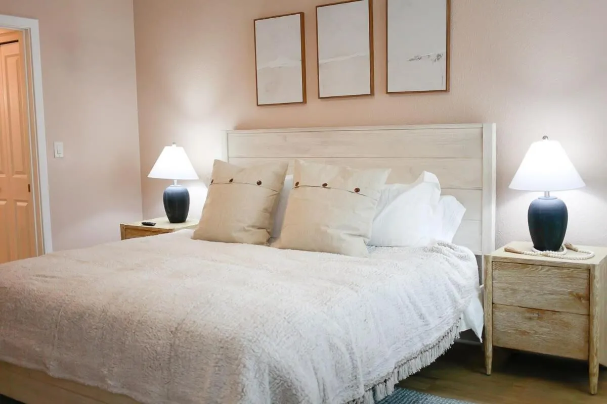 Bed in Sojourn Sanctuary Seaside Escape 3 BR