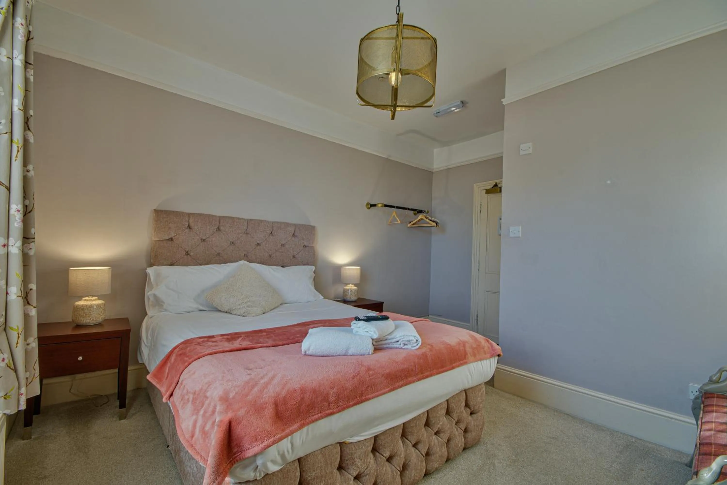 Bedroom, Bed in The Royal Oak