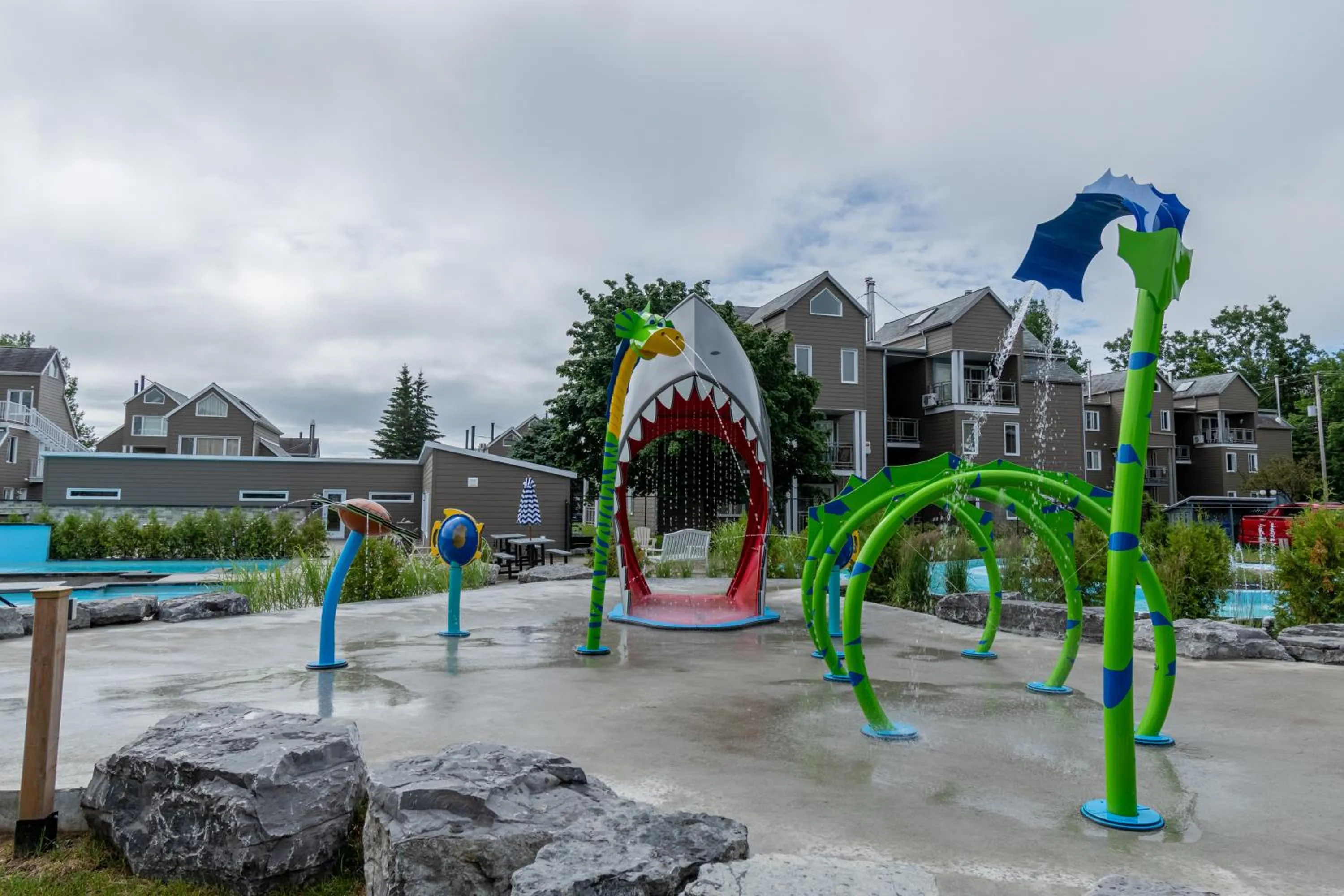 Condos Vacances MSA CHALET AVEC PISCINE ET SPAS EXTERIEURS GRATUITS 4 SAISONS