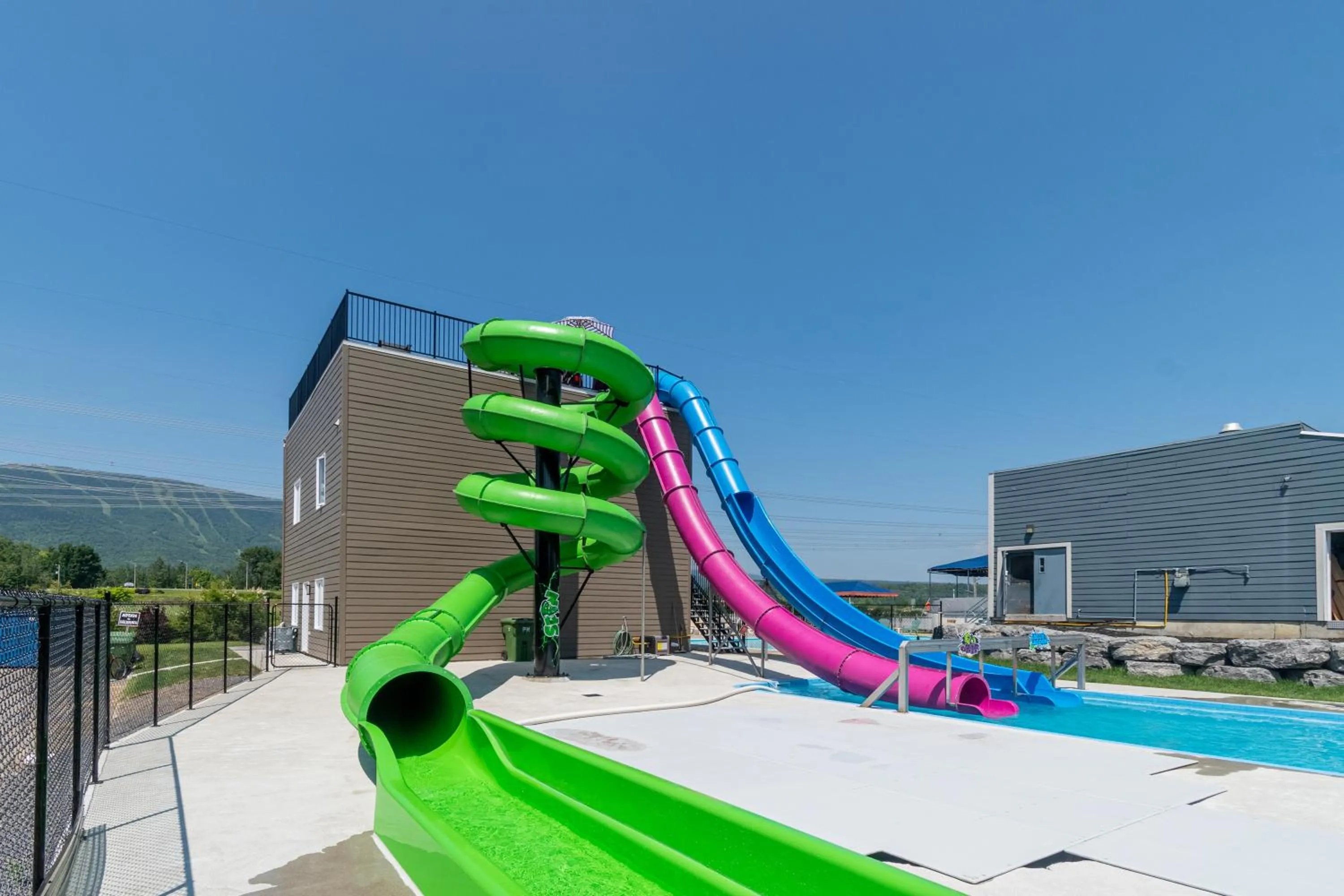 Condos Vacances MSA CHALET AVEC PISCINE ET SPAS EXTERIEURS GRATUITS 4 SAISONS